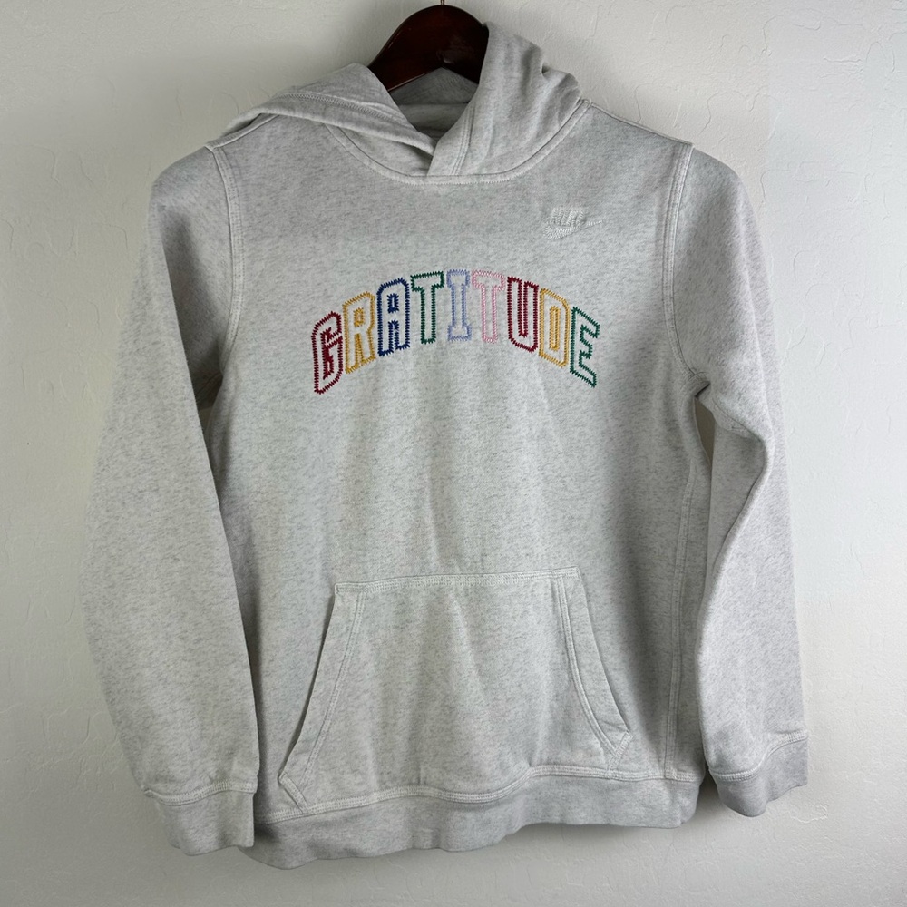 Nike Big Kids' Boys GRATITUDE
Pullover Hoodie (Heather White)
Size XL